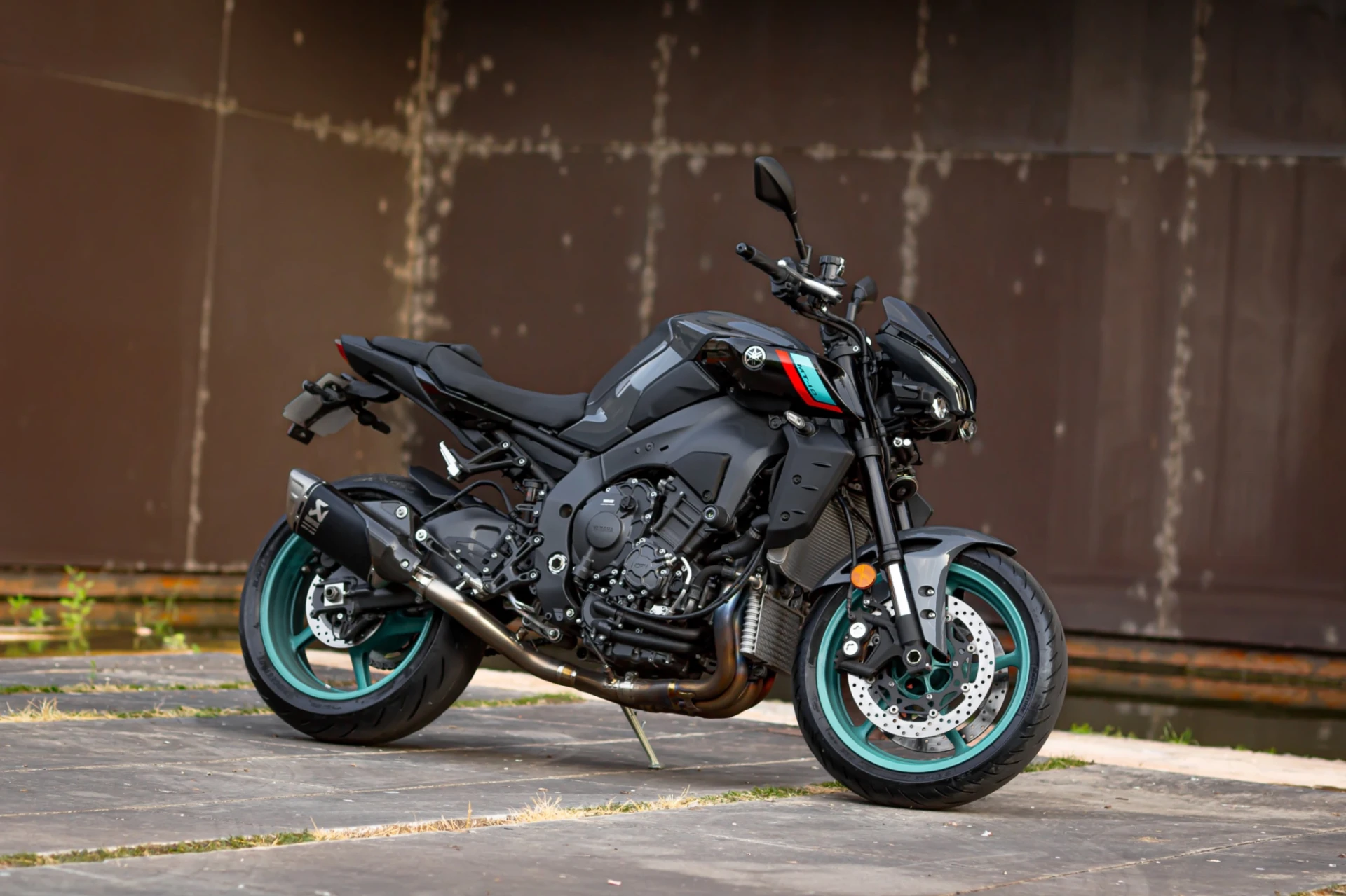 Yamaha MT-10 AKRAPOVIC 25
