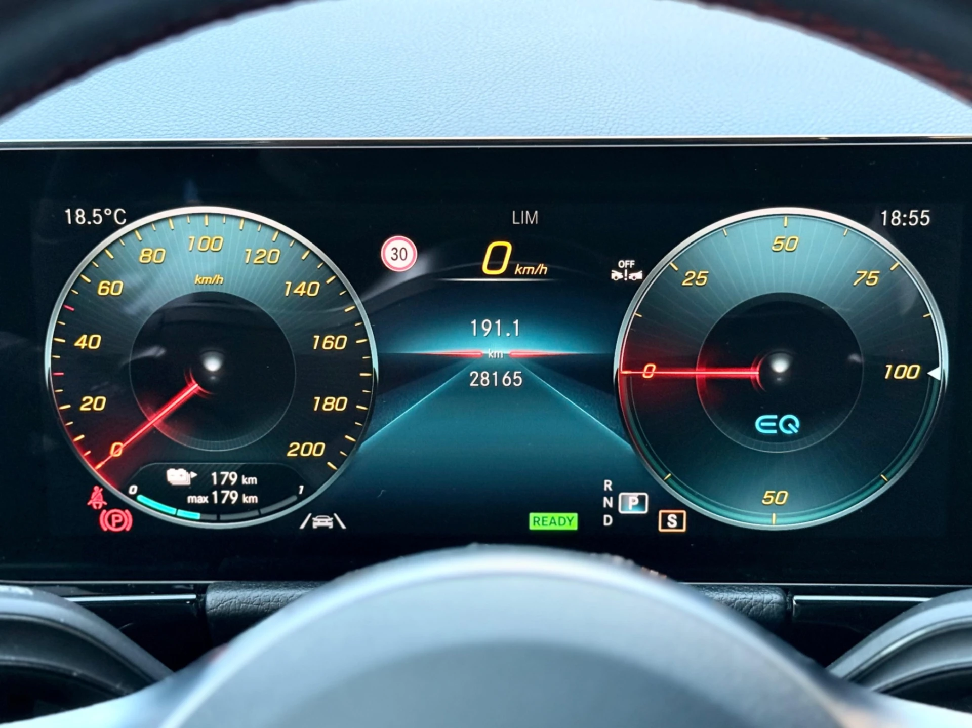 Mercedes-Benz EQA 300 4Matic AMG Line 19