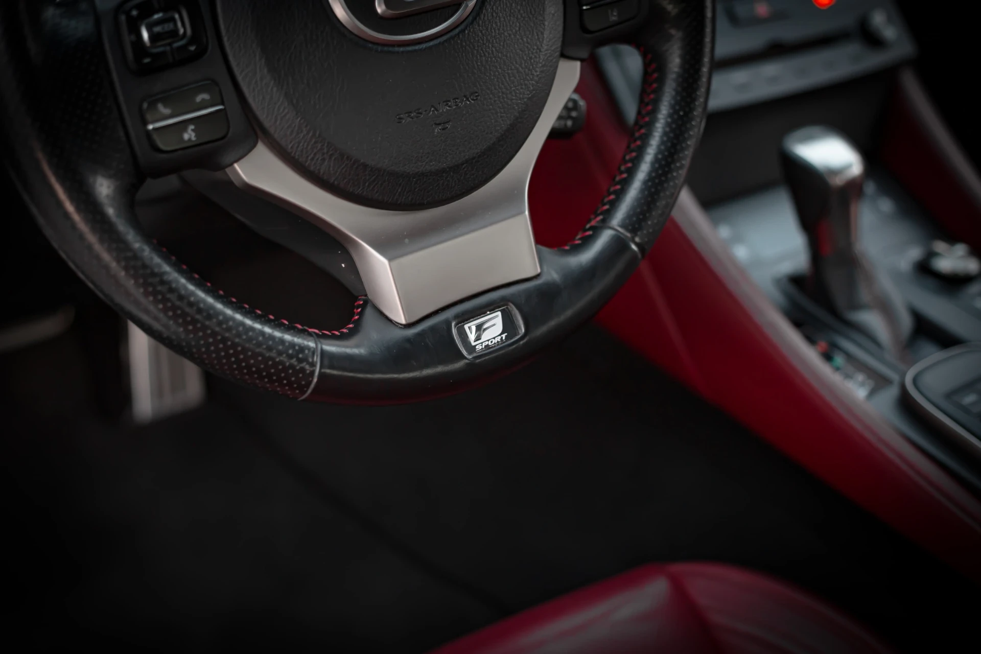 Lexus RC 300h F Sport 23