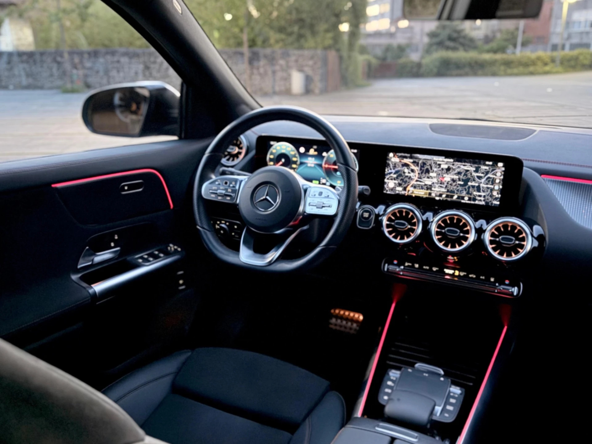 Mercedes-Benz EQA 300 4Matic AMG Line 3