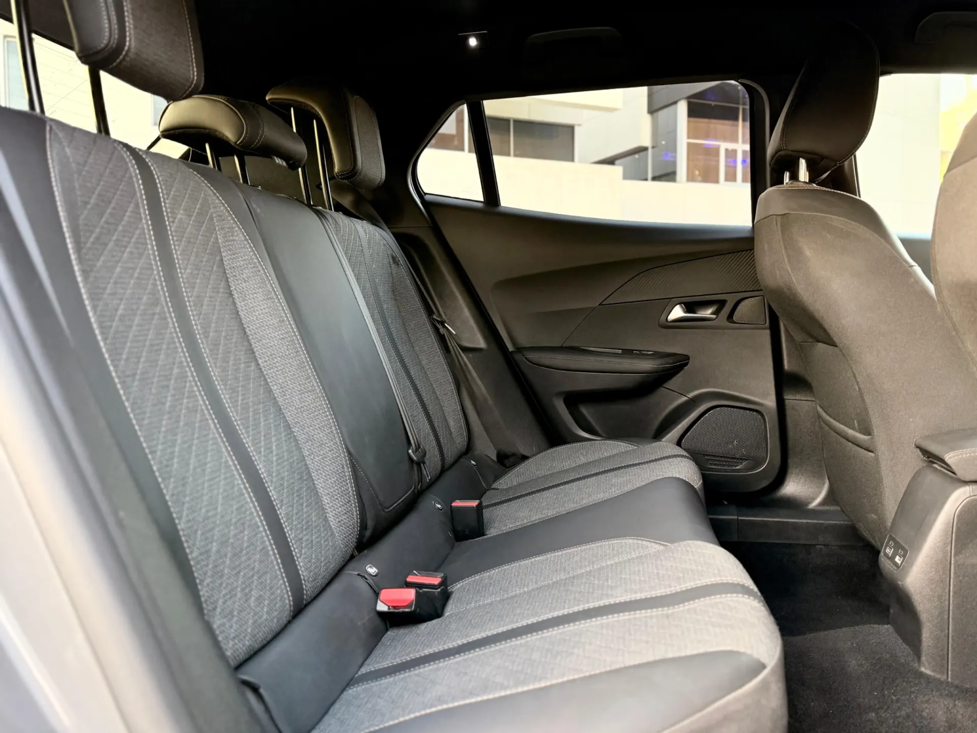 Peugeot 2008 1.2 PureTech Allure Pack 15