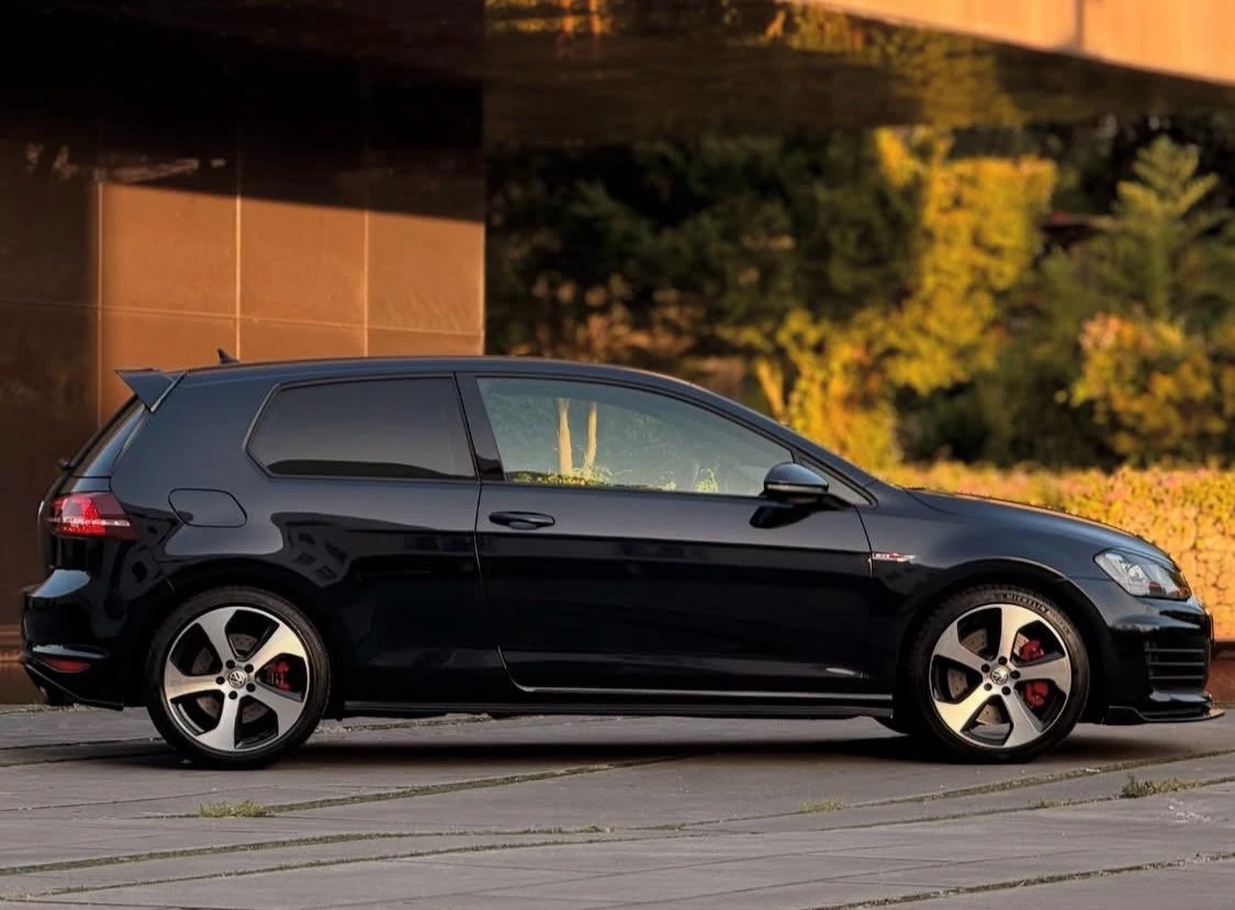 Volkswagen Golf GTI performance 12