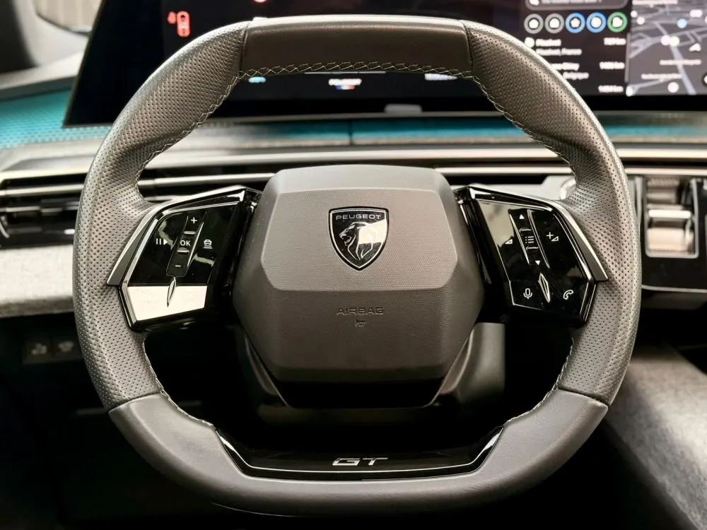 Peugeot E-3008 73 kWh GT 4