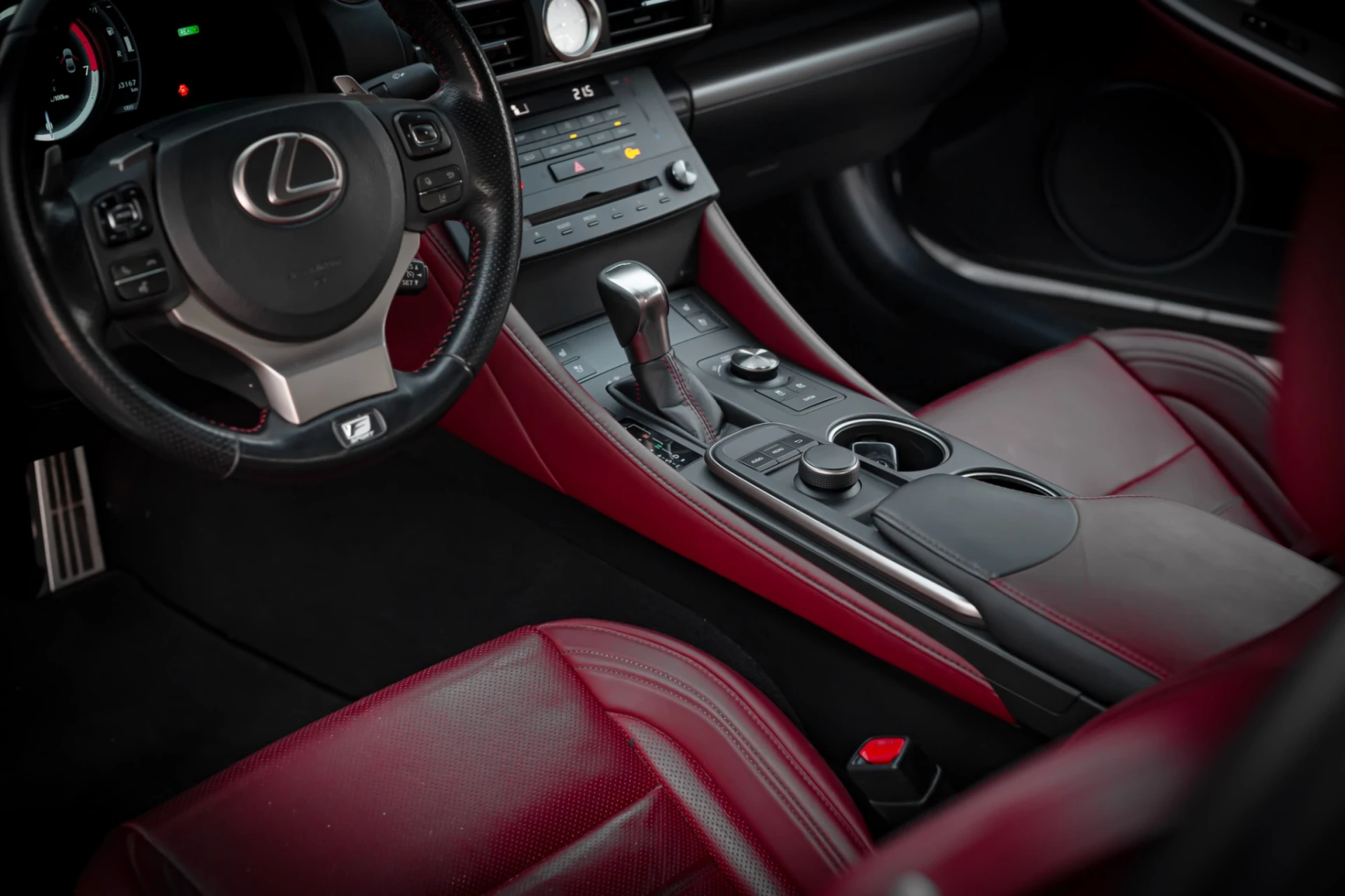 Lexus RC 300h F Sport 14