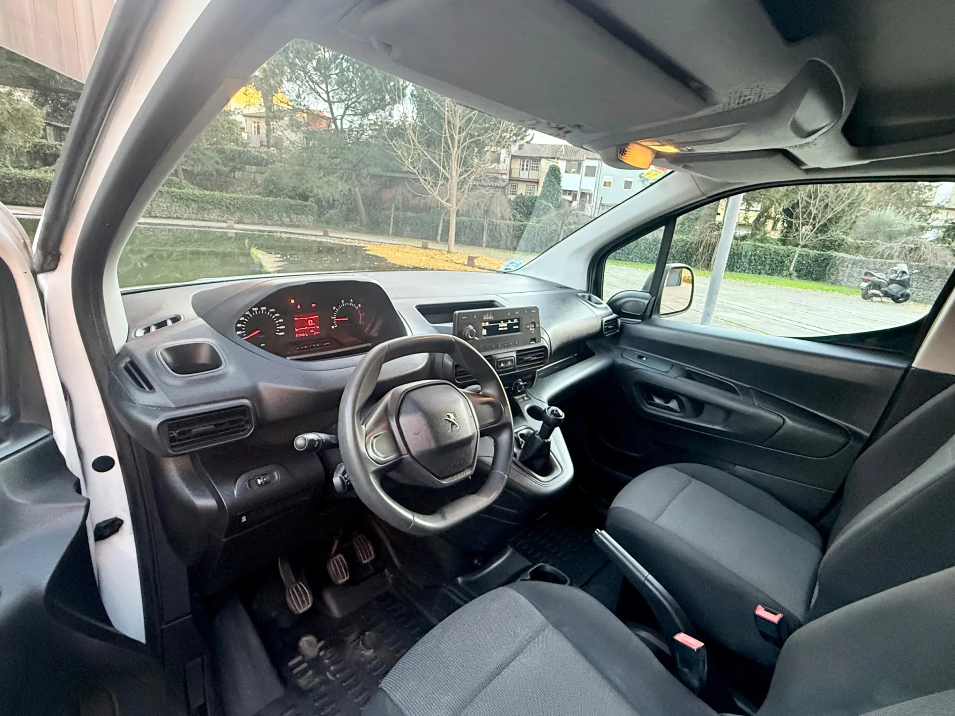 Peugeot Partner 2l comercial 3