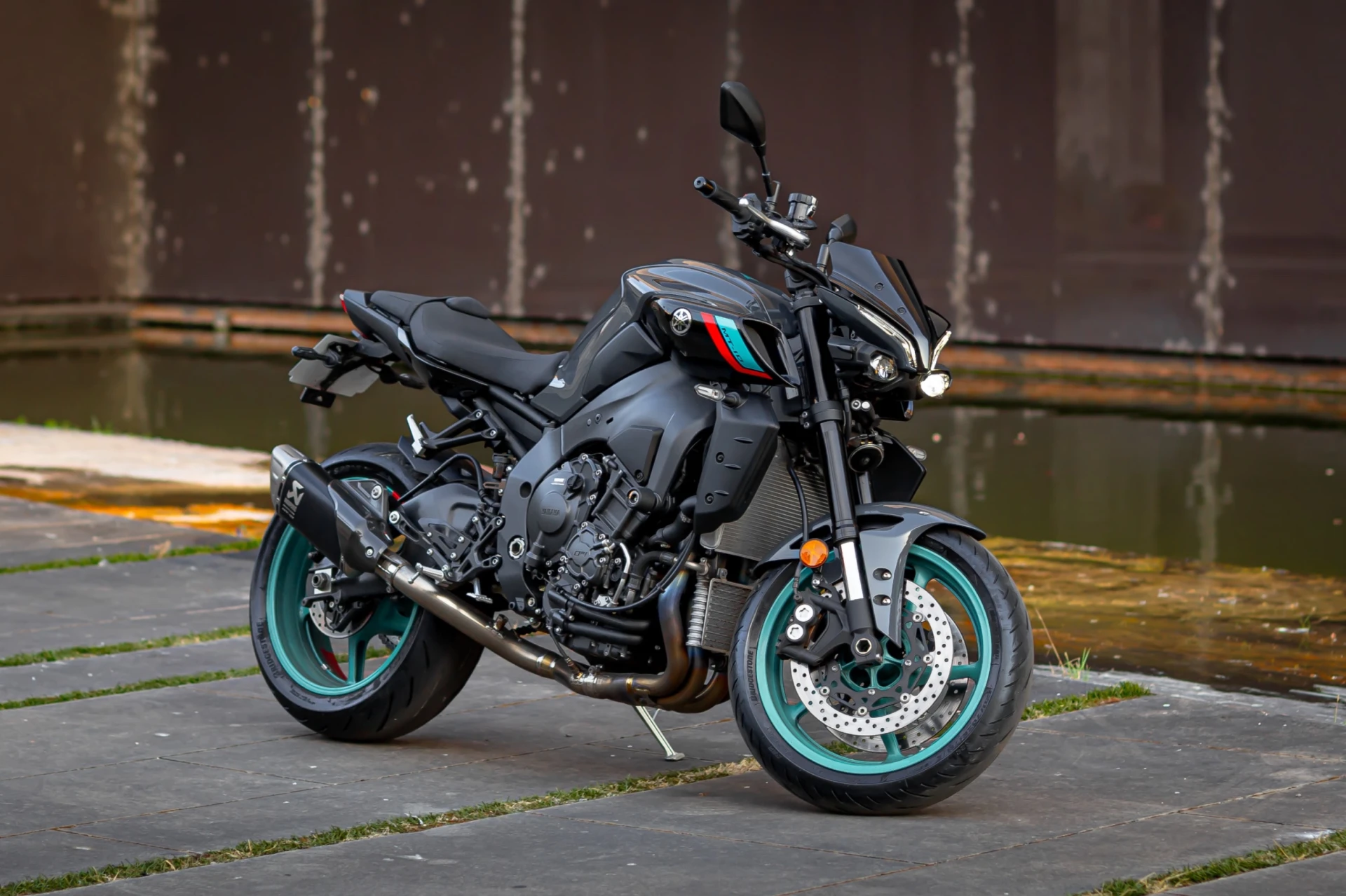 Yamaha MT-10 AKRAPOVIC 1