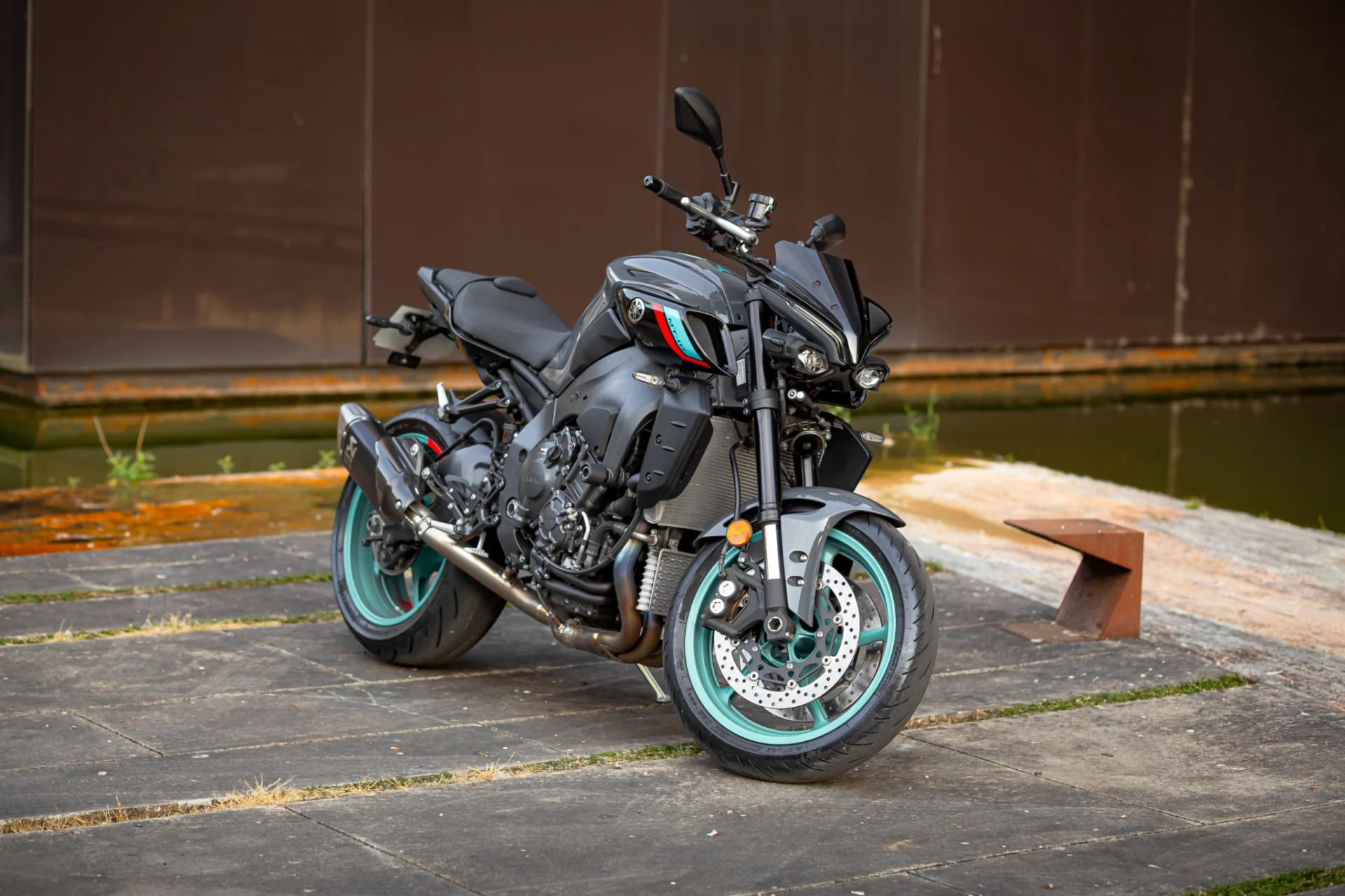 Yamaha MT-10 AKRAPOVIC 29