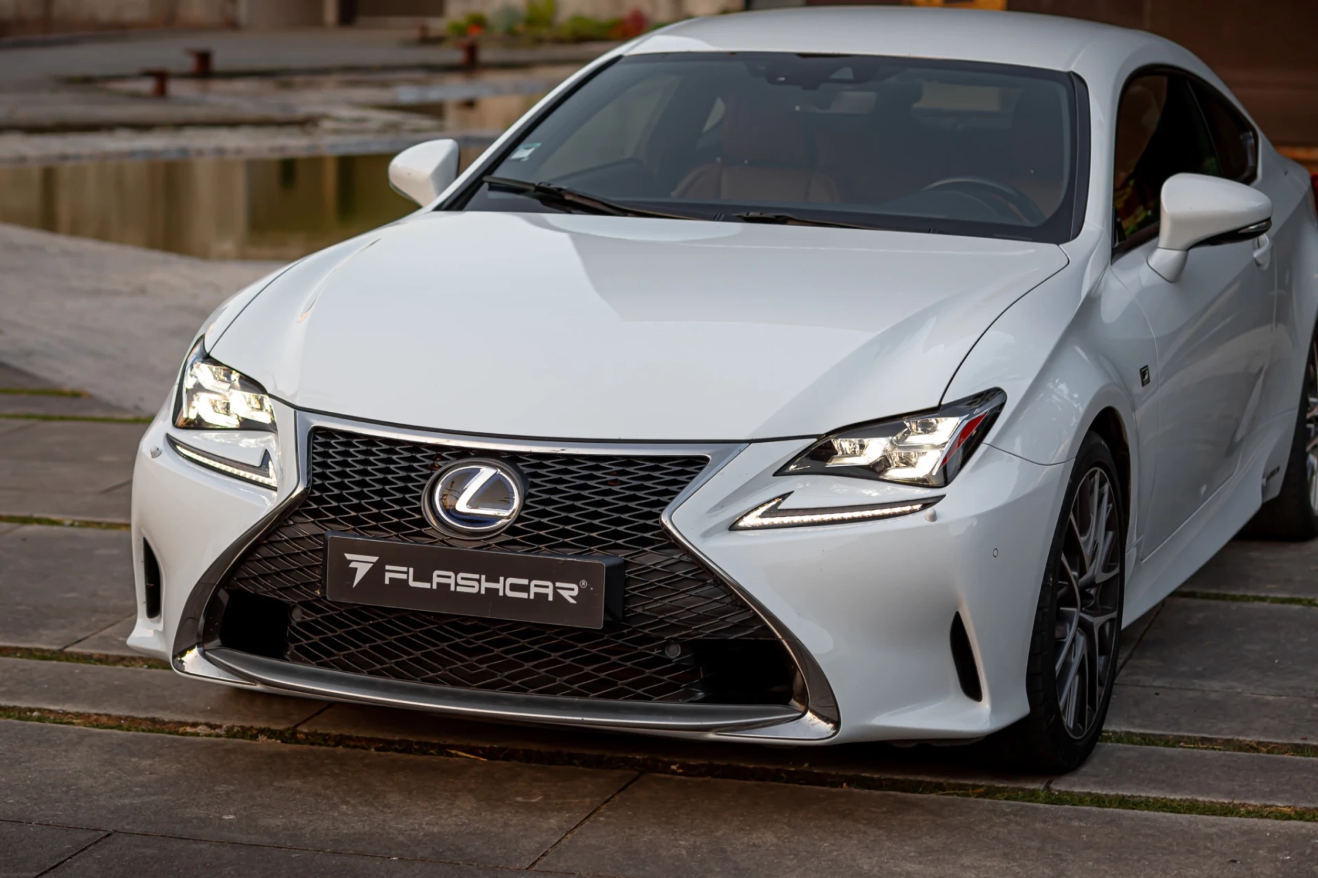 Lexus RC 300h F Sport 46