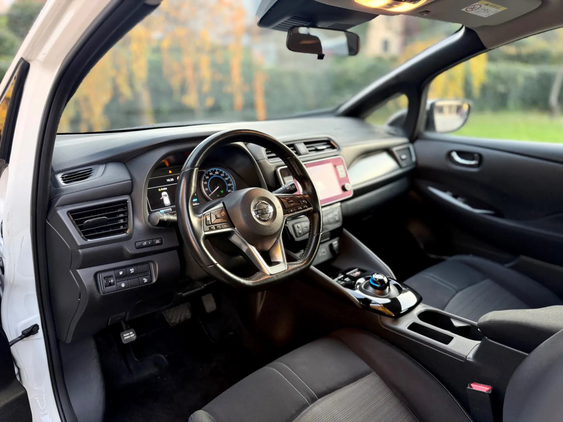 Nissan Leaf N-Connecta Full Led 22