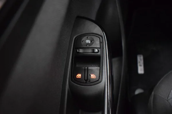 Opel Corsa 1.2 120 Anos 18