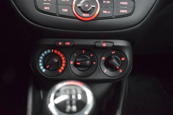 Opel Corsa 1.2 120 Anos 29