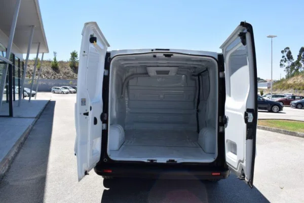 Renault Trafic 2.0 dCi L1H1 (C/ Frio) 9