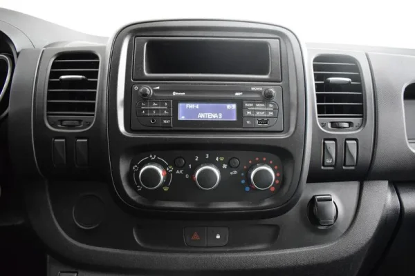 Renault Trafic 2.0 dCi L1H1 (C/ Frio) 32