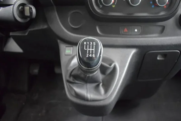 Renault Trafic 2.0 dCi L1H1 (C/ Frio) 36