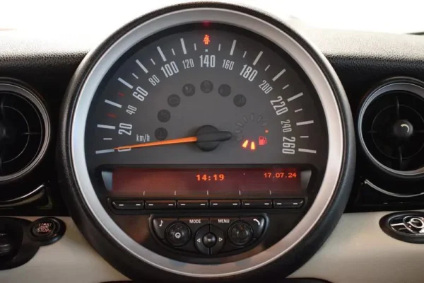 MINI 3 Portas Cooper D 26