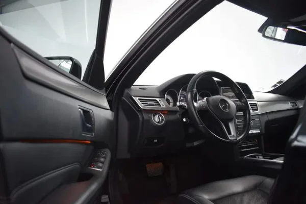 Mercedes-Benz E 300 Bluetec Hybrid Avantgarde 14