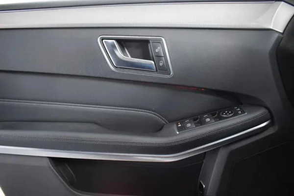 Mercedes-Benz E 300 Bluetec Hybrid Avantgarde 19