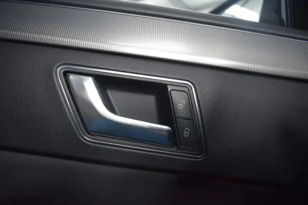 Mercedes-Benz E 300 Bluetec Hybrid Avantgarde 20
