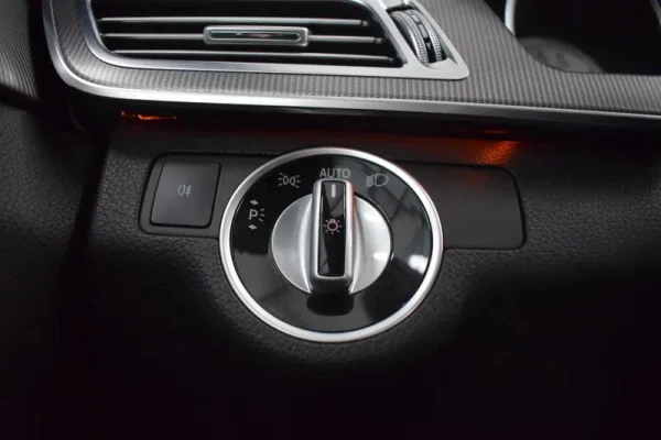 Mercedes-Benz E 300 Bluetec Hybrid Avantgarde 23