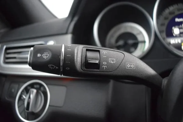 Mercedes-Benz E 300 Bluetec Hybrid Avantgarde 25
