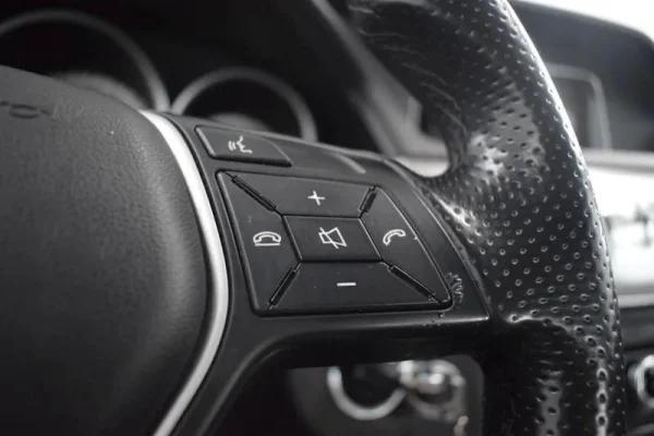 Mercedes-Benz E 300 Bluetec Hybrid Avantgarde 27
