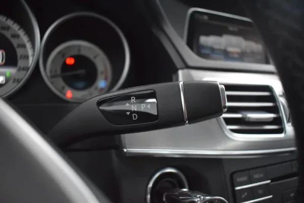 Mercedes-Benz E 300 Bluetec Hybrid Avantgarde 28