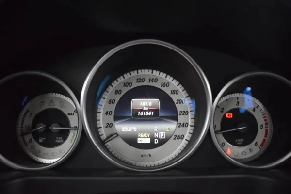 Mercedes-Benz E 300 Bluetec Hybrid Avantgarde 29