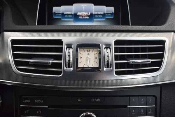 Mercedes-Benz E 300 Bluetec Hybrid Avantgarde 38