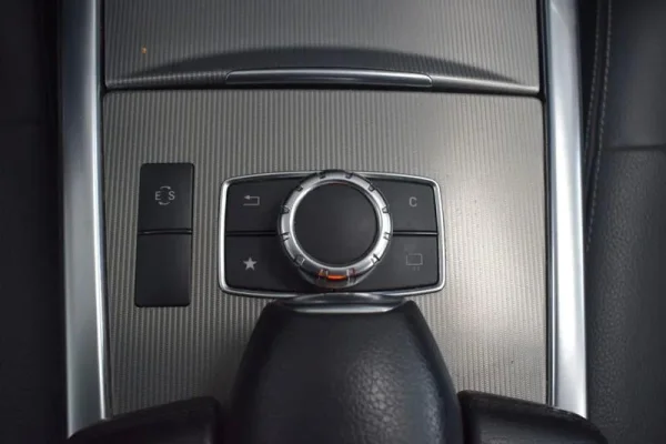 Mercedes-Benz E 300 Bluetec Hybrid Avantgarde 42