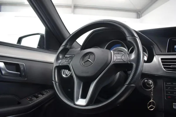 Mercedes-Benz E 300 Bluetec Hybrid Avantgarde 44