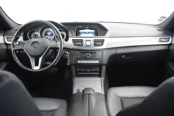 Mercedes-Benz E 300 Bluetec Hybrid Avantgarde 47