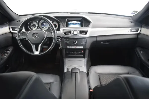 Mercedes-Benz E 300 Bluetec Hybrid Avantgarde 48