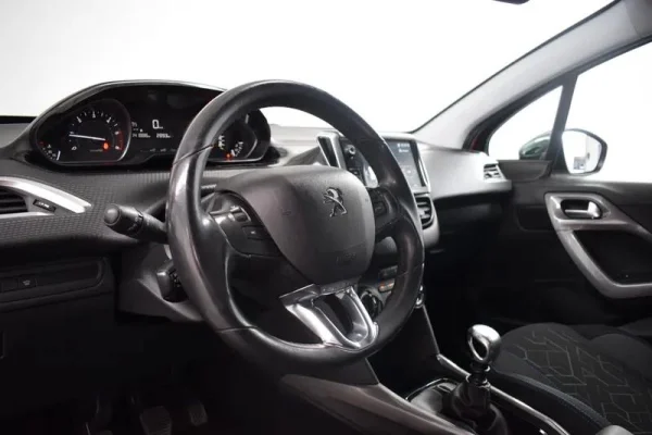 Peugeot 2008 1.5 BlueHDi Style 16