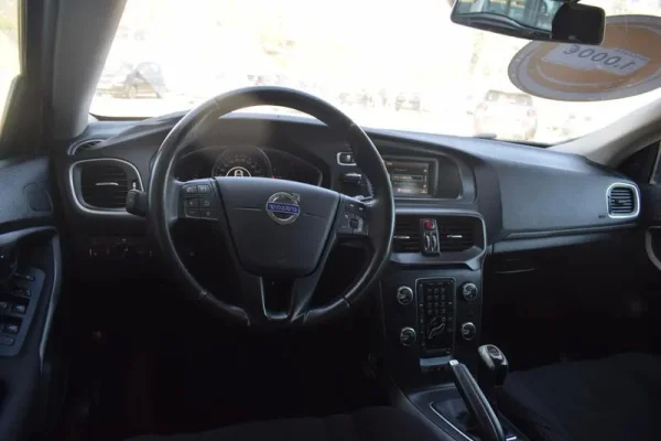 Volvo V40 2.0 D2 Momentum 16