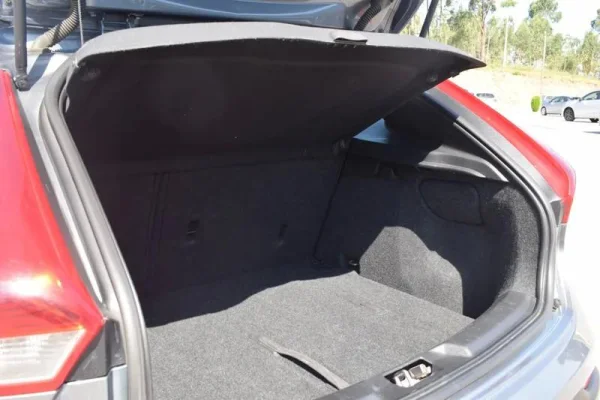 Volvo V40 Cross Country Outro 9