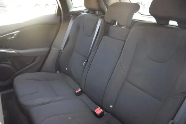 Volvo V40 Cross Country Outro 12