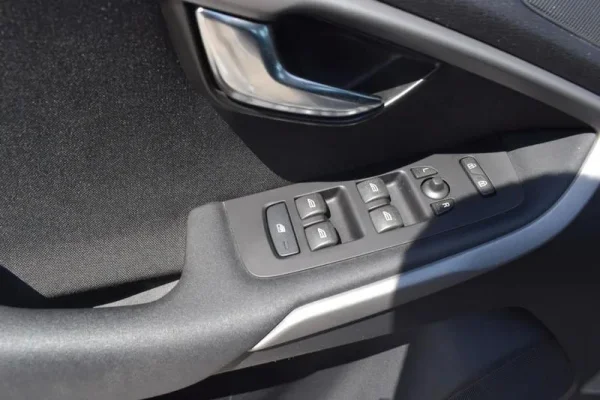 Volvo V40 Cross Country Outro 14