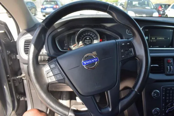 Volvo V40 Cross Country Outro 15