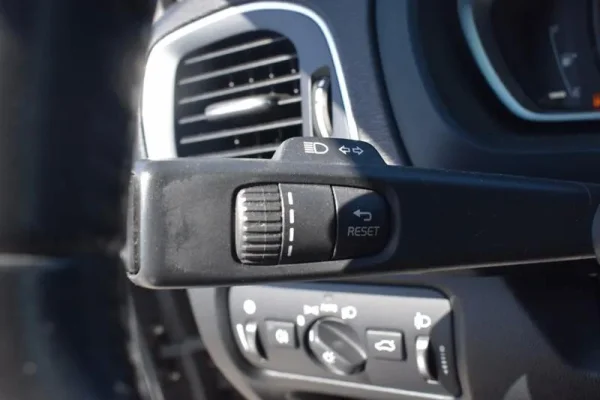 Volvo V40 Cross Country Outro 18