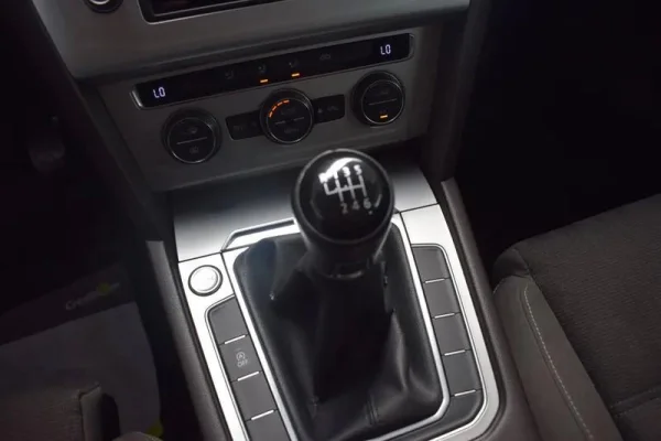 Volkswagen Passat Variant 2.0 TDi Confortline 21