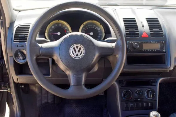 Volkswagen Polo Outro 15