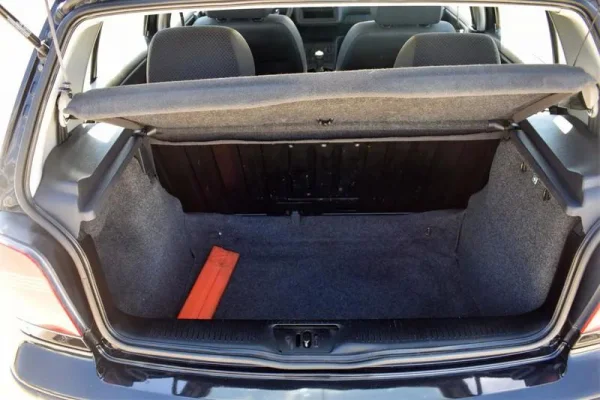 Volkswagen Polo Outro 23