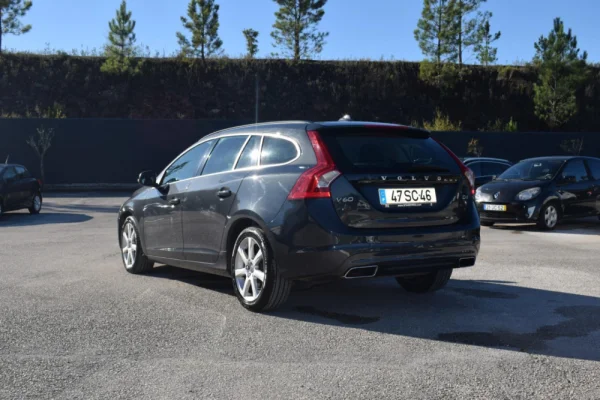 Volvo V60 2.0 D4 Momentum 8