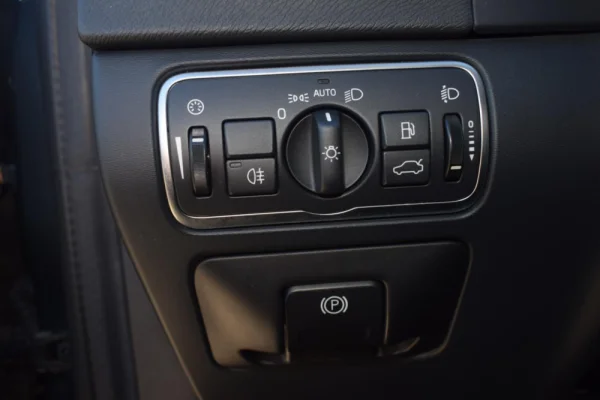 Volvo V60 2.0 D4 Momentum 25