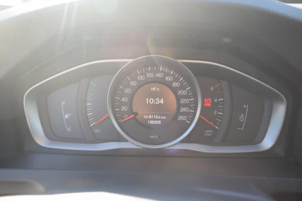 Volvo V60 2.0 D4 Momentum 27