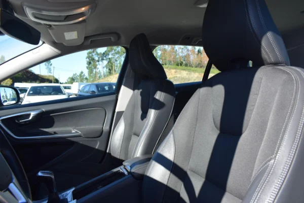 Volvo V60 2.0 D4 Momentum 39