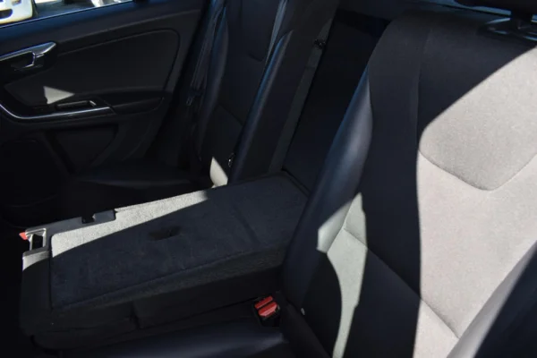 Volvo V60 2.0 D4 Momentum 42