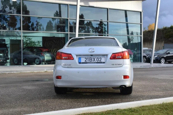 Lexus IS 220 5