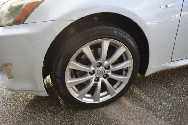Lexus IS 220 10