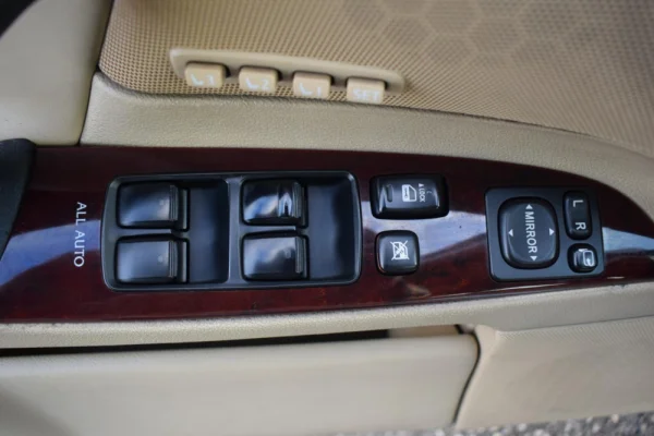 Lexus IS 220 19